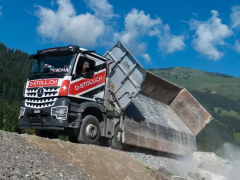 Lkw entlädt Ladung